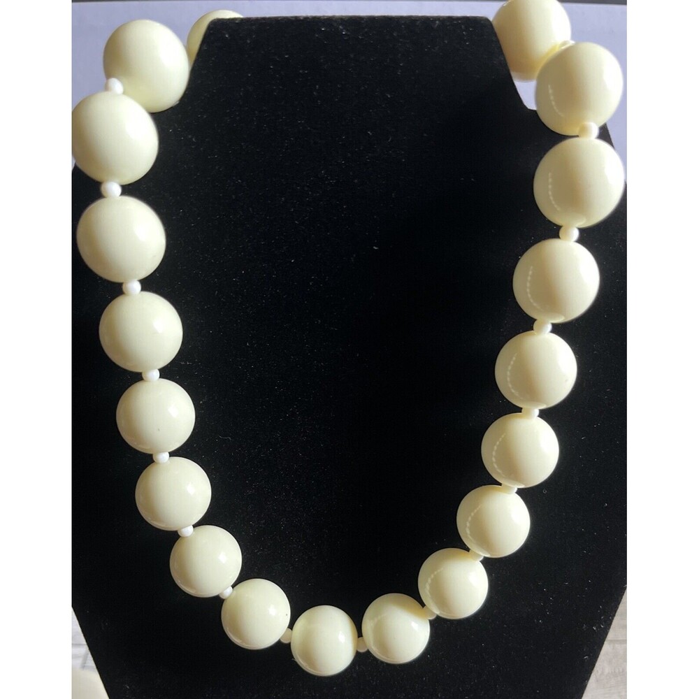 White Lucite Beaded Choker Necklace 17" Costume Fashion Jewelry Gold Tone